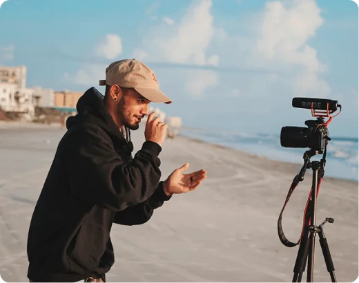 Marcador de posición: creador grabando al aire libre